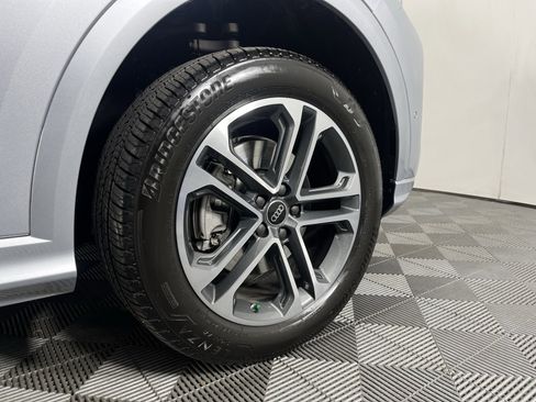 Used 2025 Audi Q5 Premium w/ 19" Wheel Package image 11