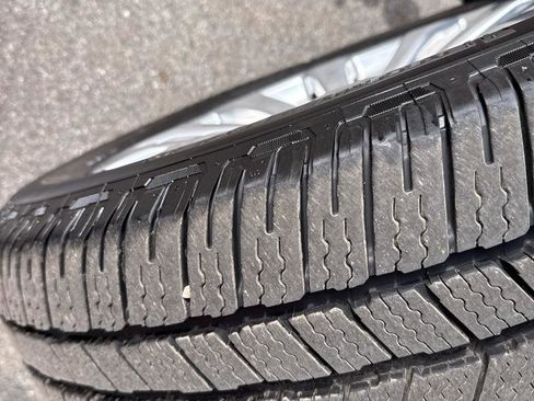 Used 2021 Chevrolet Suburban Premier w/ Premium Package image 9