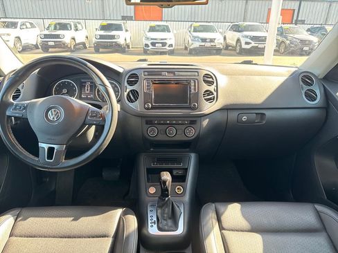 Used 2017 Volkswagen Tiguan S image 12