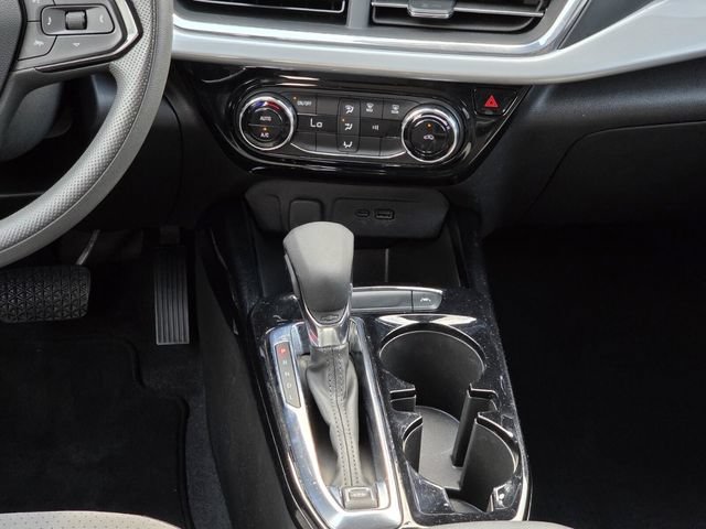 Used 2025 Chevrolet Trax LT FWD image 17