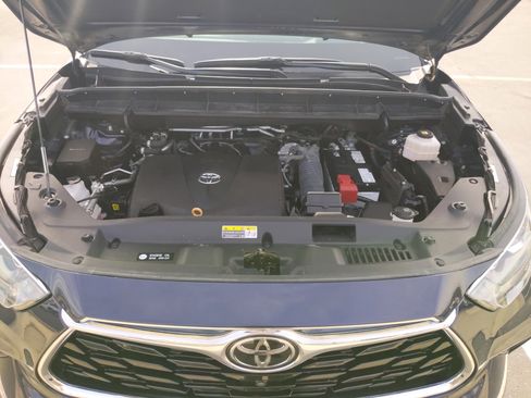 Certified 2022 Toyota Highlander Platinum image 35