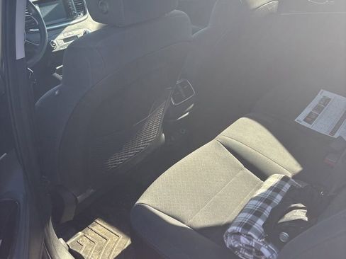 Used 2019 Kia Sorento LX image 11