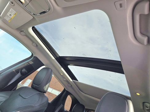 Used 2019 Jeep Cherokee Limited w/ Luxury Group image 9