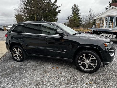 Used 2018 Jeep Grand Cherokee Limited image 4