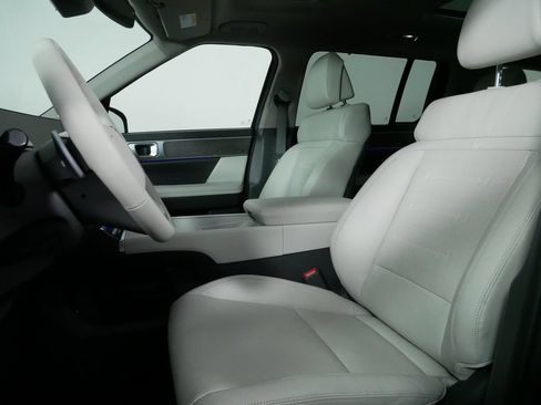 Used 2025 Hyundai Santa Fe Limited AWD/4WD image 15