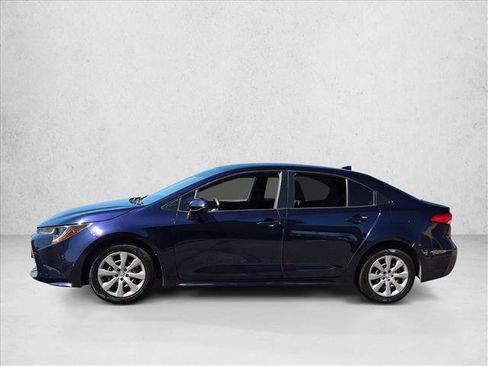 Used 2021 Toyota Corolla LE w/ Carpet Mat Package (TMS) FWD image 2