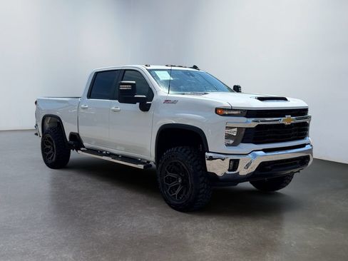 Used 2024 Chevrolet Silverado 2500 LT w/ All Star Edition AWD/4WD image 2