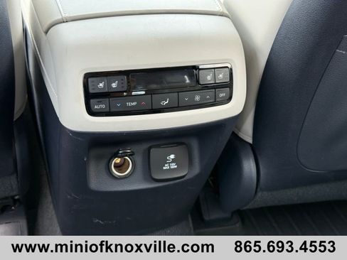 Used 2022 Hyundai Palisade Limited AWD/4WD image 19