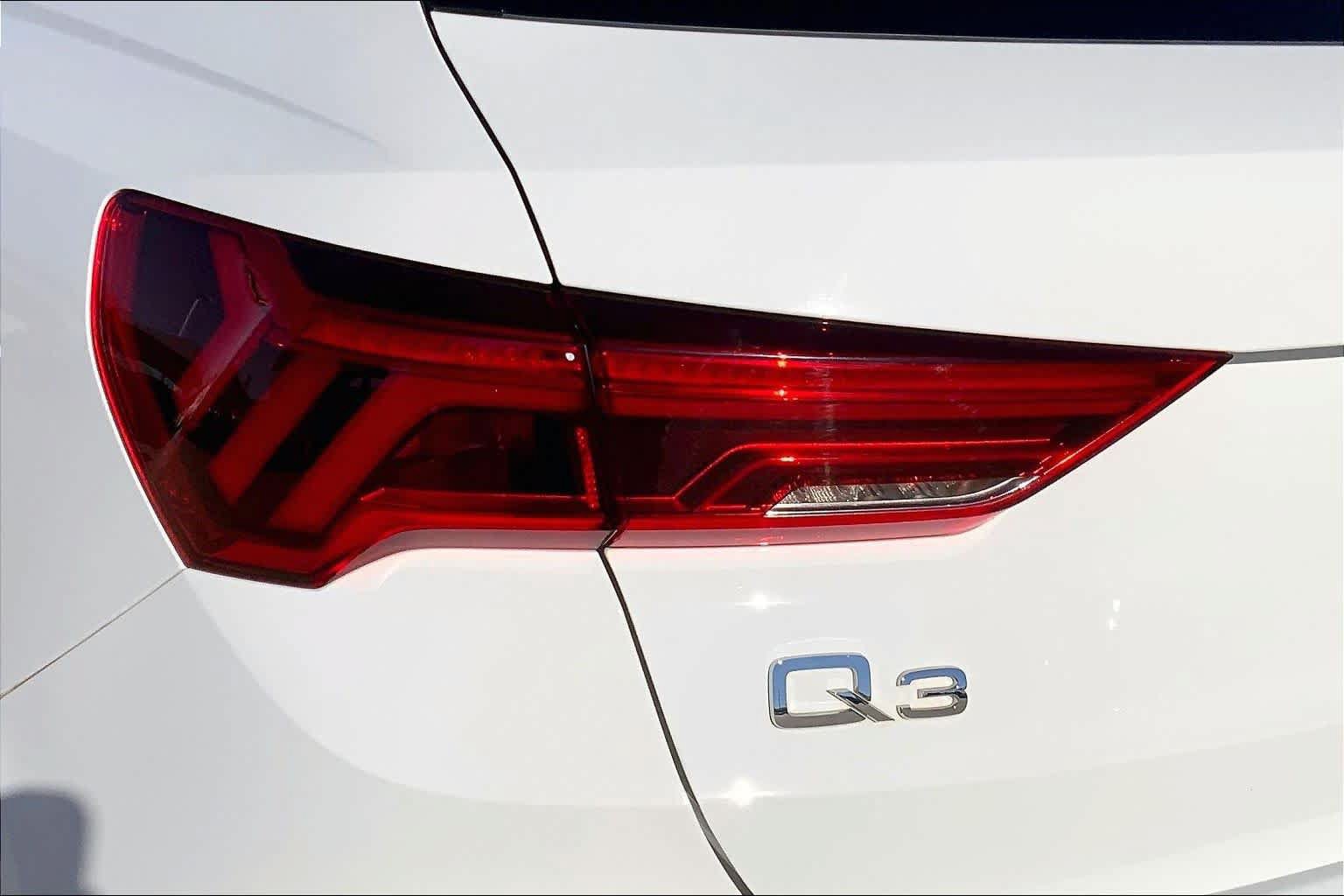 Used 2019 Audi Q3 2.0T Premium w/ Convenience Package AWD/4WD image 28