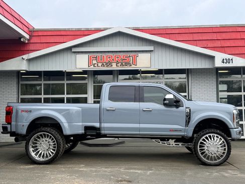 Used 2024 Ford F450 Platinum w/ FX4 Off-Road Package image 2