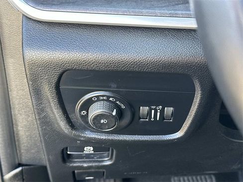 Certified 2022 Jeep Grand Cherokee Limited image 24