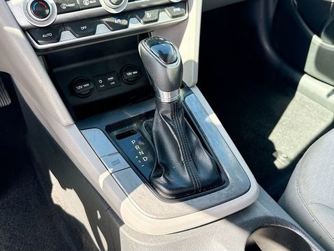 Used 2020 Hyundai Elantra SEL image 17