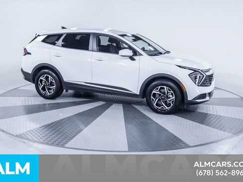Used 2025 Kia Sportage LX FWD image 13