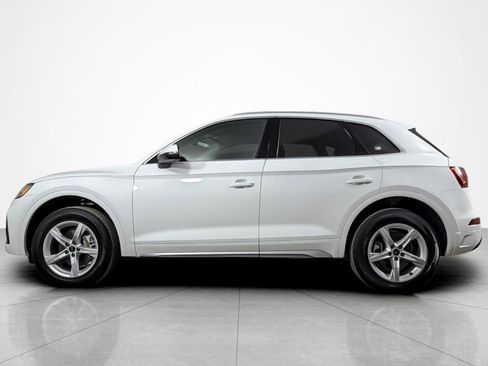 Used 2023 Audi Q5 2.0T Premium w/ Convenience Package AWD/4WD image 2