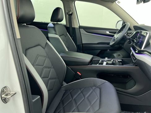 Used 2024 Volkswagen Atlas Peak Edition SEL AWD/4WD image 21