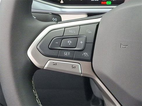 New 2025 Volkswagen Taos SE image 18