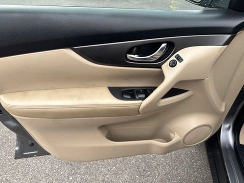 Used 2016 Nissan Rogue S AWD/4WD image 14