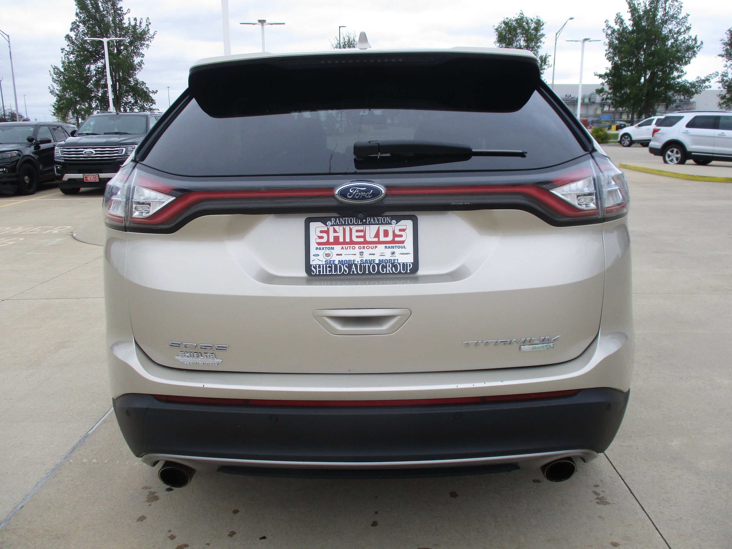Used 2017 Ford Edge Titanium w/ Cold Weather Package FWD image 4