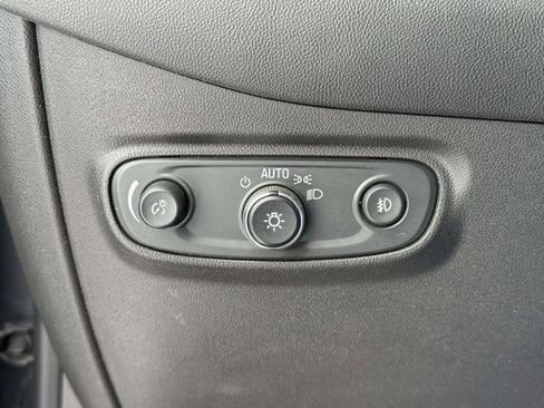 Used 2021 Chevrolet Equinox LT image 19