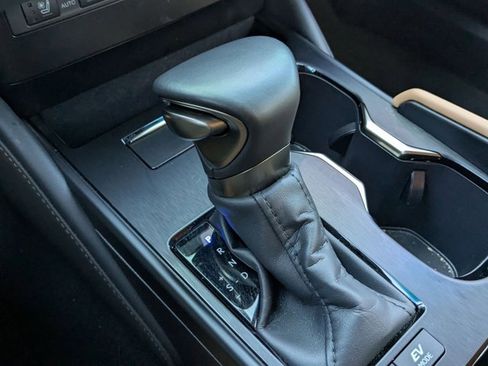 Used 2025 Lexus ES 300h w/ Premium Package image 12