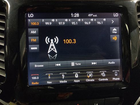 Used 2019 Jeep Cherokee Overland w/ Technology Group FWD image 25