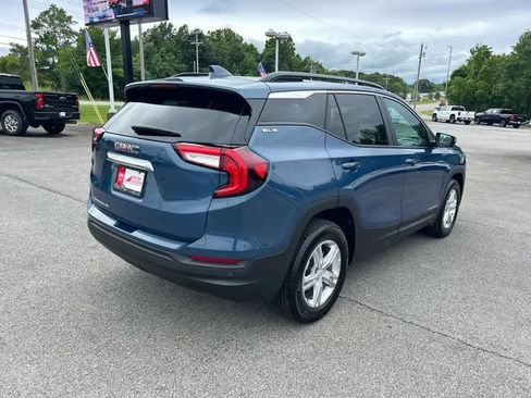 Used 2024 GMC Terrain SLE w/ Driver Convenience Package FWD image 3