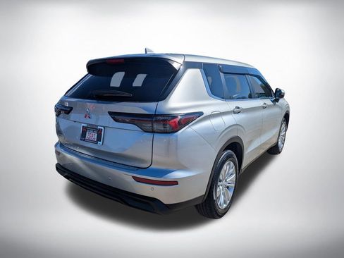 New 2026 Mitsubishi Outlander ES image 3