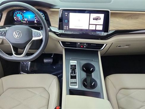 Used 2025 Volkswagen Atlas SE image 39