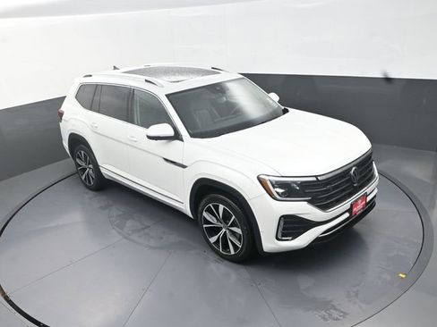 Used 2024 Volkswagen Atlas SEL Premium R-Line AWD/4WD image 32