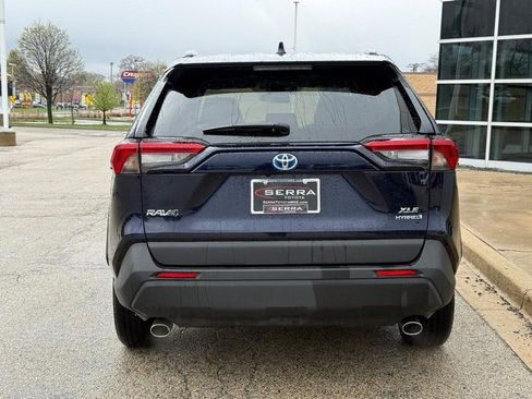 Used 2023 Toyota RAV4 XLE Premium image 4