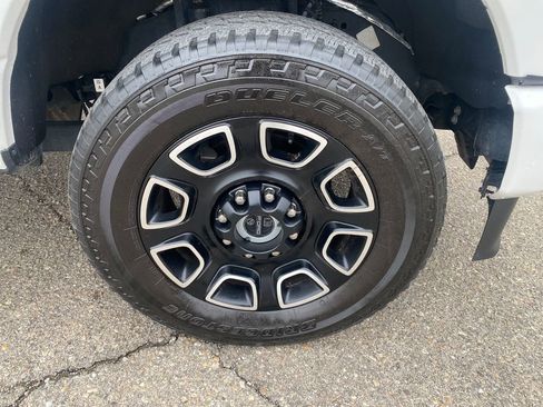 Used 2024 Ford F250 Platinum w/ FX4 Off-Road Package image 33