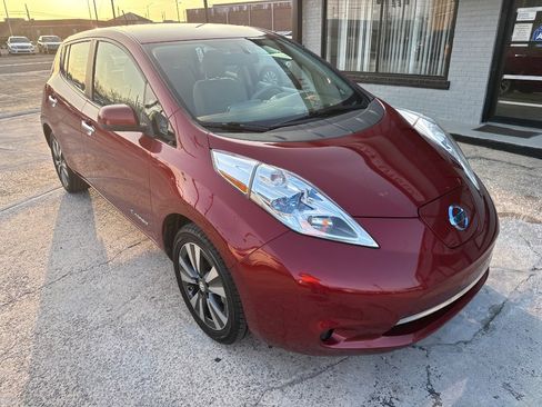 Used 2015 Nissan Leaf SV w/ LED & Quick Charge Package image 2