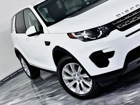 Used 2016 Land Rover Discovery Sport SE image 4