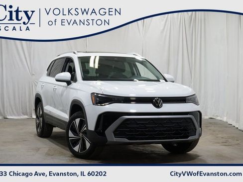 Certified 2025 Volkswagen Taos SE w/ Panoramic Sunroof Package image 1