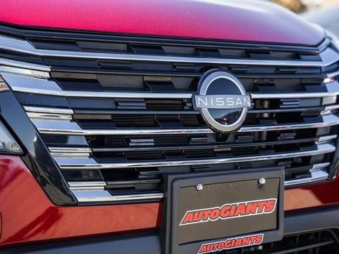 Used 2025 Nissan Rogue S image 12