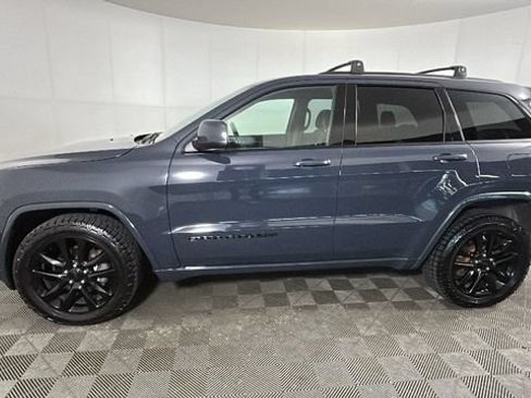 Used 2018 Jeep Grand Cherokee Altitude AWD/4WD image 5