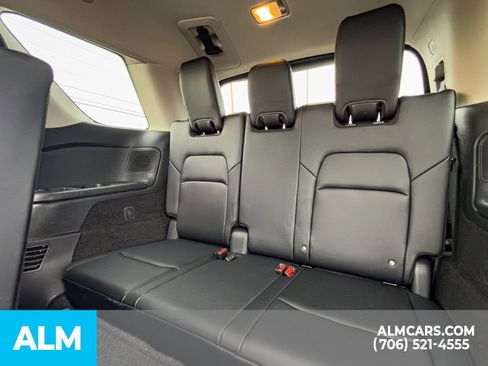 Used 2024 Nissan Pathfinder Platinum w/ Black Appearance Package FWD image 22
