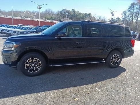Used 2023 Ford Expedition Max XLT image 6