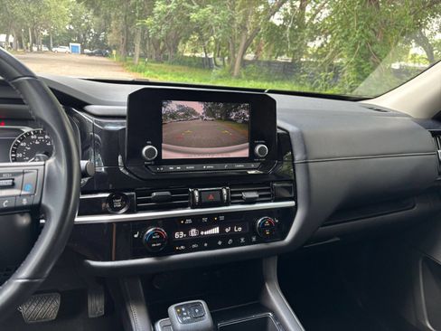 Used 2025 Nissan Pathfinder SV FWD image 16