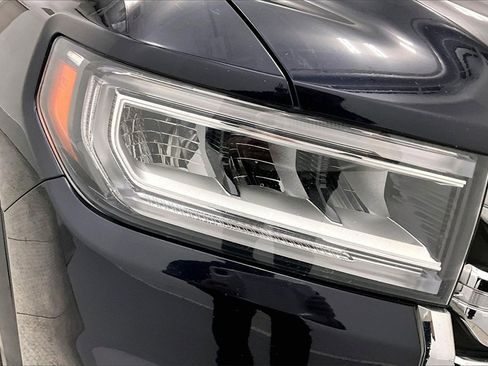 Used 2021 GMC Acadia SLE image 31