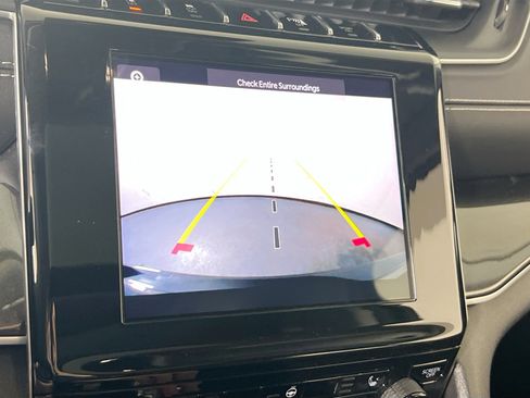 Used 2023 Jeep Grand Cherokee Laredo w/ Luxury Tech Group I image 13