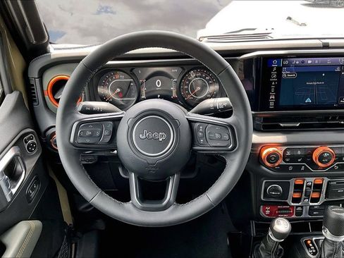 Used 2025 Jeep Gladiator Mojave AWD/4WD image 9