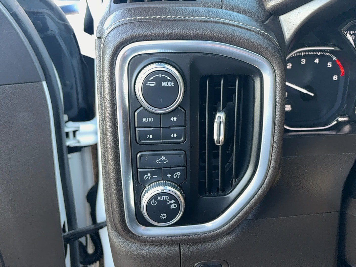 Used 2021 GMC Sierra 1500 SLE w/ X31 Off-Road Package AWD/4WD image 22