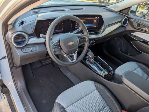 New 2026 Chevrolet Trax LT w/ Driver Confidence Package image 9