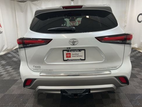 Used 2025 Toyota Highlander Platinum image 7
