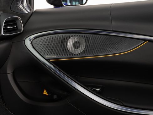 Used 2025 McLaren Artura Spider image 35