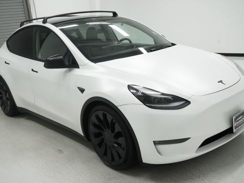 Used 2022 Tesla Model Y Performance AWD/4WD image 3