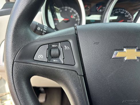 Used 2011 Chevrolet Equinox LS FWD image 18