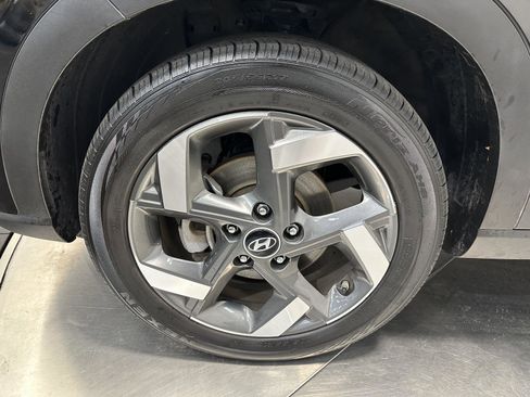 Certified 2024 Hyundai Venue SEL image 8