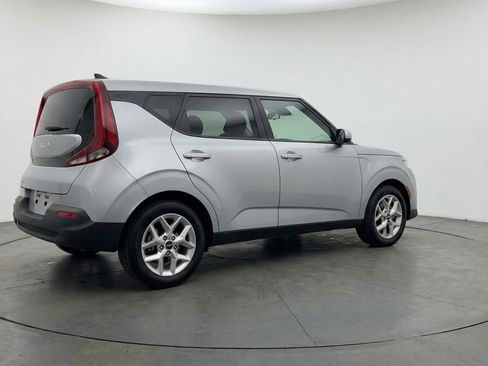 Used 2025 Kia Soul LX w/ LX Technology Package FWD image 9